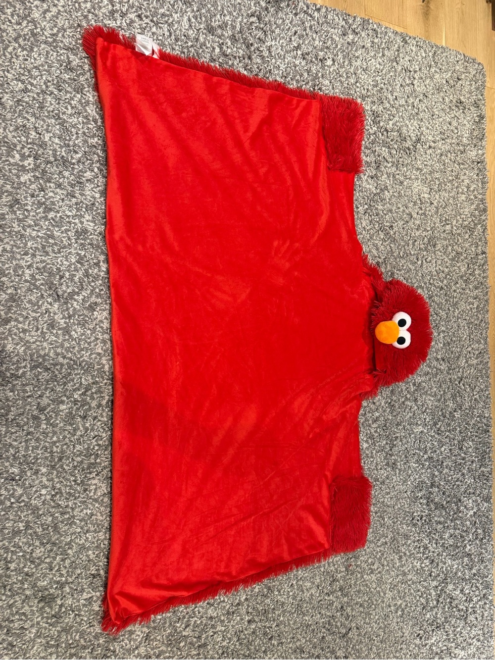 Sesame Street Elmo Plush Hooded blanket